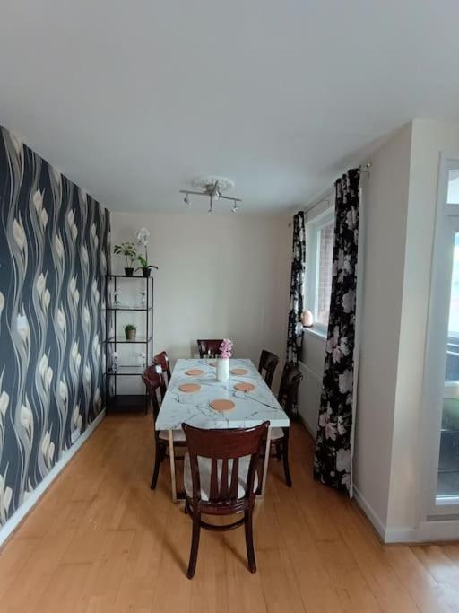 Apartament Spacious 3 Bed Flat Opp Springfield Park, Hackney. *