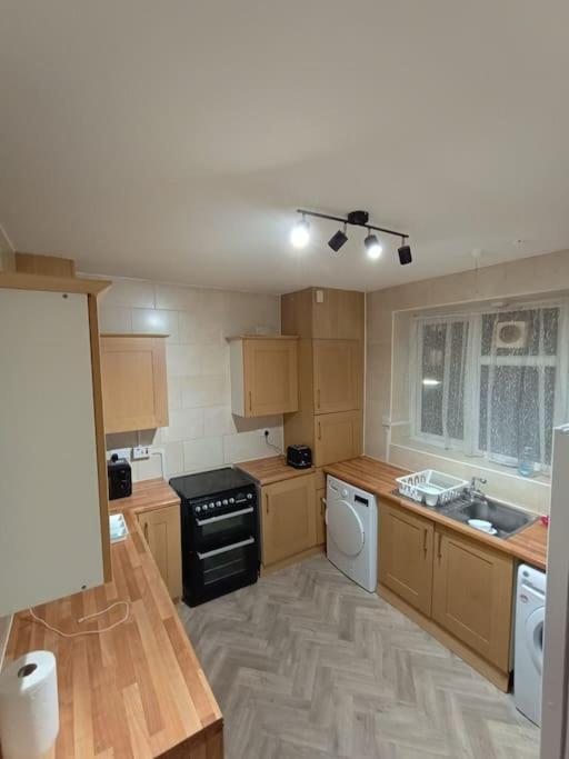 Apartament Spacious 3 Bed Flat Opp Springfield Park, Hackney. *