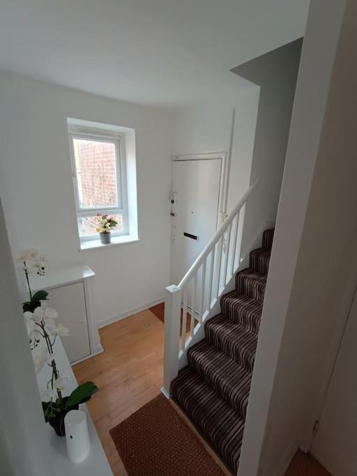 Spacious 3 Bed Flat Opp Springfield Park, Hackney. Apartament *